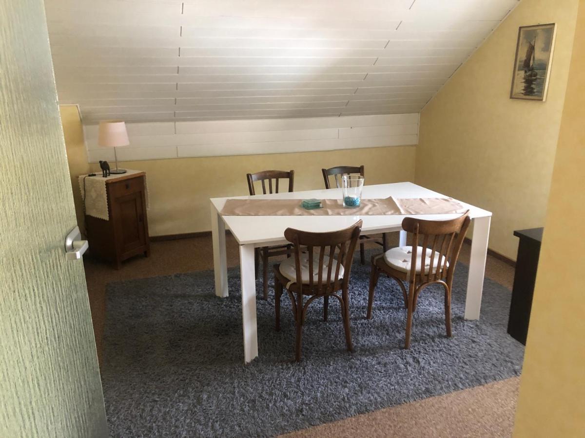 Ironico Homestay 4 Schlafzimmer Ferienwohnung 100 M2 Nahe Bostalsee Eisen  Esterno foto